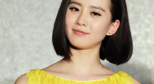 刘诗诗推助理行李毫无架子  平易近人获网友力赞