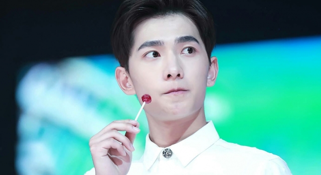 暖心杨洋变身白马王子 撩妹不忘送惊喜给粉丝