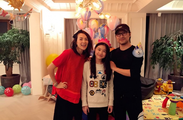 章子怡好继母人设崩塌 小苹果其实是和汪峰母亲住一起