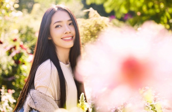 郭碧婷巴黎写真 不穿好外套开撩网友