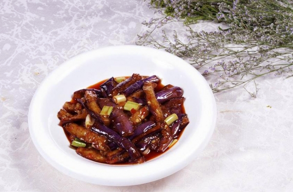 茄子加它一起炒 酱香味浓好吃到爆，而且不油腻不发黑