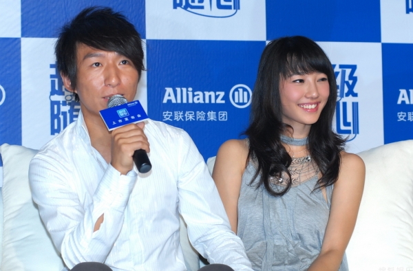 陈羽凡左拥右抱美女照片流出 白百合会是第二个董洁吗
