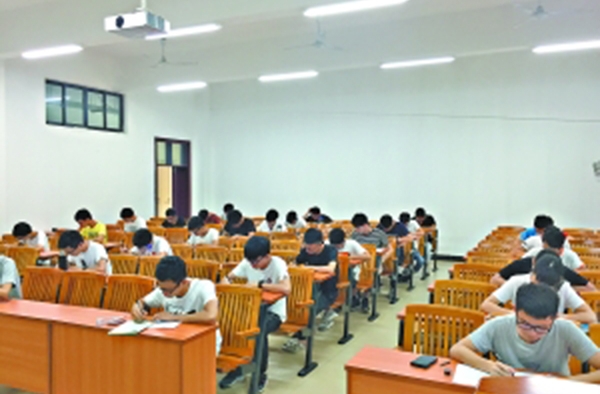 大学生签“连坐”承诺书 一人作弊全班重考真的好吗？