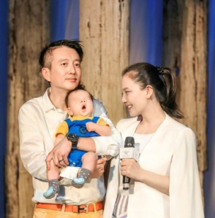 孙茜爱子百日宴曝光 为儿子营造童话镇