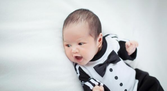 包饺子婴儿照高萌来袭 网友：吃可爱长大的吗