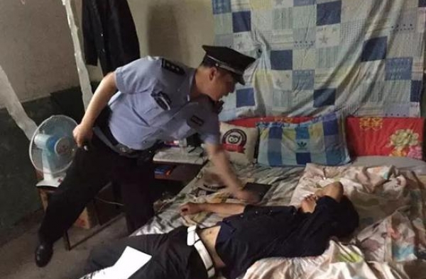 男子直播服药自杀 女民警网络救援