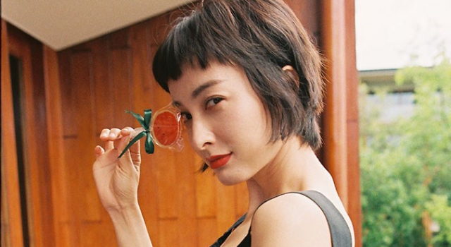 吴昕短发演绎复古风 灵动美丽宛如赫本