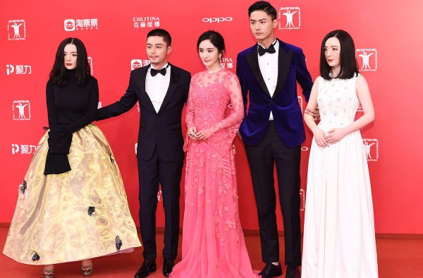 逆时营救主演亮相上海电影节 三个杨幂现身惊坏主持人