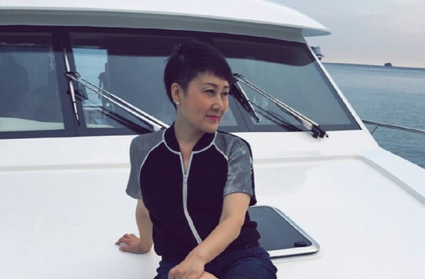 演员张凯丽私人照大秀美腿 戏外热爱生活平易近人