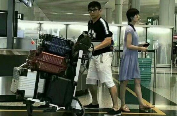 刘诗诗吴奇隆现身机场秀恩爱 两人为什么没有孩子？