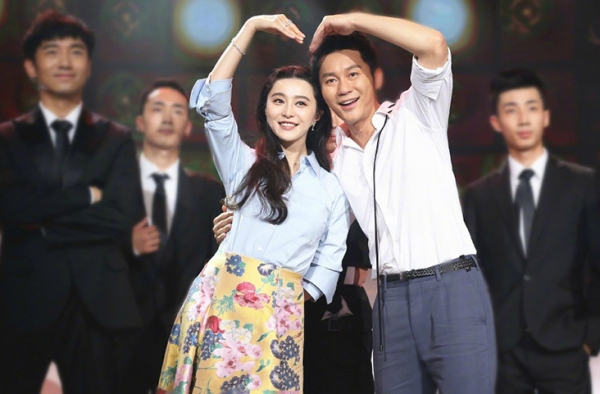 范冰冰李晨比心狂秀恩爱 范冰冰李晨为什么不结婚？