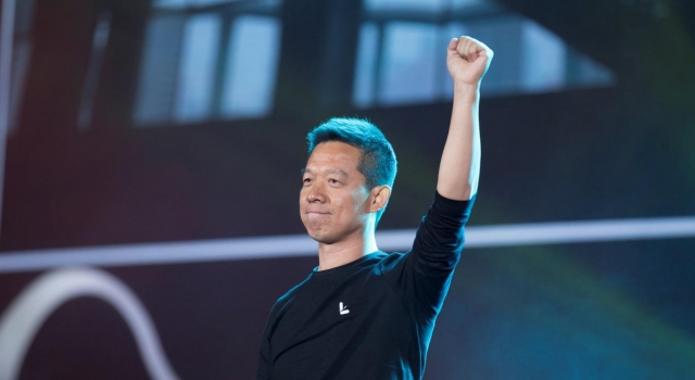 贾跃亭过往演讲照片 曾经的梦想帝国一夕破碎