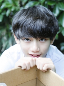 丁程鑫这个TFBOYS师弟可能属猫 萌得想装箱子里带回家
