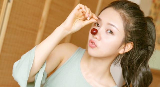 陈娅安夏日写真活力四射 不愧是最美举牌女生