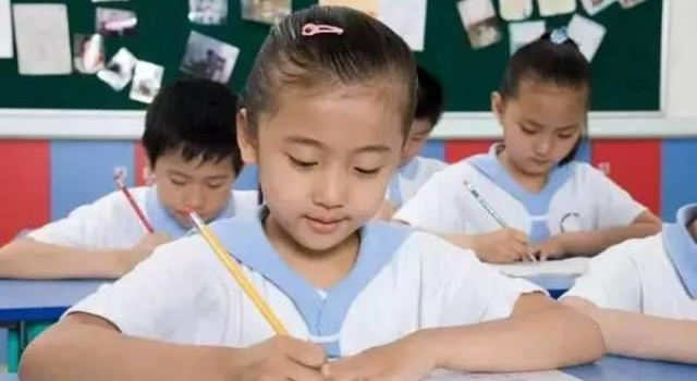 小学生作文揭妈短爆红网络 “暖心”作文笑的停不下来