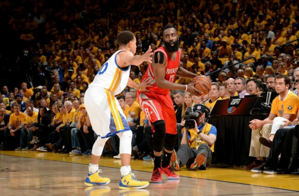 NBA揭幕战勇士对阵火箭 勇士将领取总冠军戒指