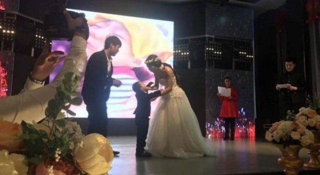 4岁白血病男孩举行特殊婚礼 网友泪奔