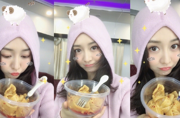 王鸥冬至晒美食撩粉丝 自拍满分受网友夸赞