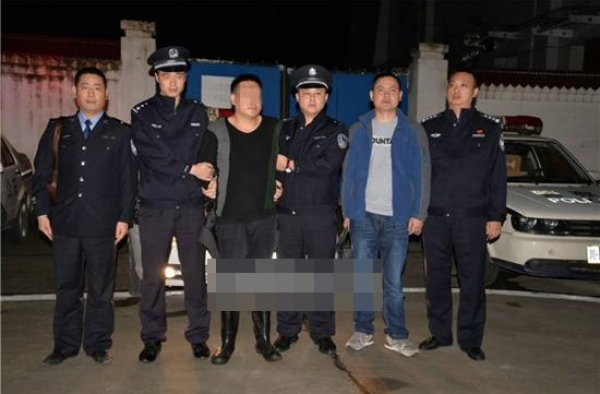 男子为保护母亲刺死邻居 逃亡16年结婚生子终落网