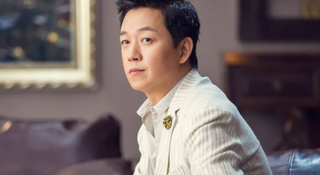 潘粤明丁宁聚会 潘老师脸都被挤变形了