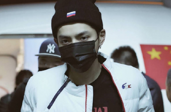吴亦凡穿搭：天冷了！吴亦凡这么穿羽绒服