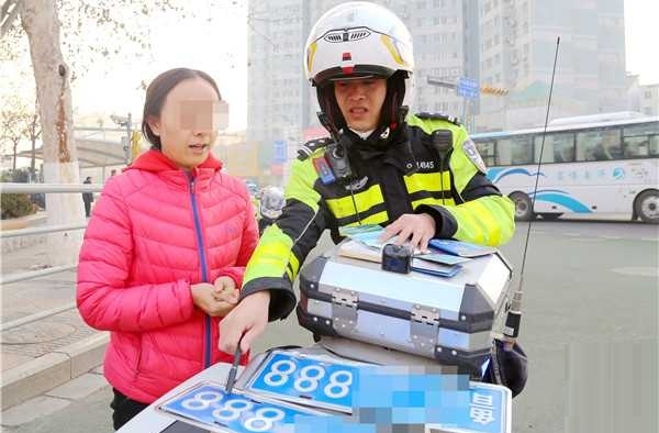 888靓牌不用偏挂假牌 网友：这下全国都知道你低调了