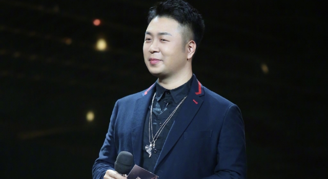 杜海涛直播口误说错赞助商 被网友调侃收了两份钱