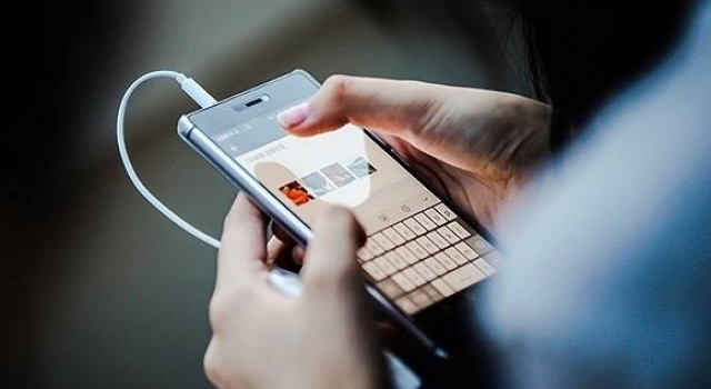 别让朋友圈定义了真实生活 朋友圈里的你是真是假？