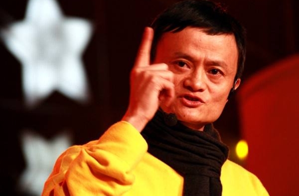 马云我被质疑了19年 不在意批评声只关注相信的
