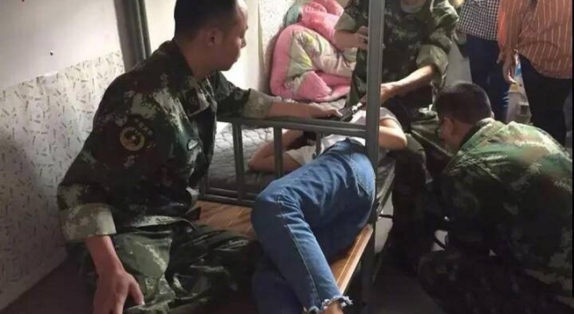 寝室比身材惊动消防和公安 身材不是这样比的！