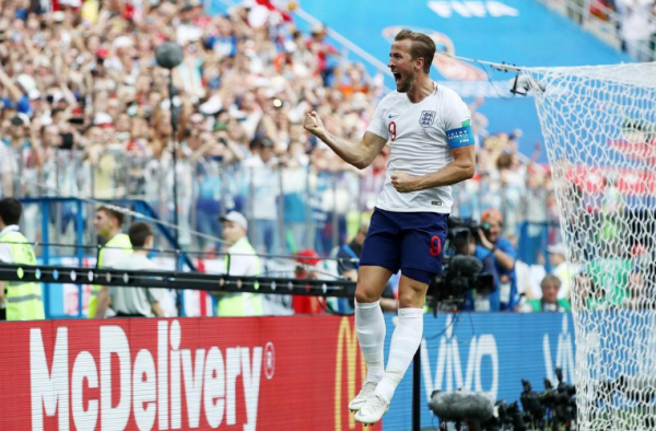 英国球迷为巴拿马加油 英格兰6-1大胜巴拿马