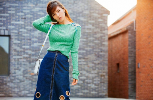 时尚女王刘涛街拍LOOK 不一样的时髦运动服率性潇洒又添几分女人味