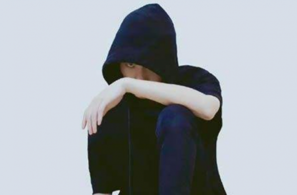 抖音又下狠手 封杀一位一夜成名的网红，居然长这样