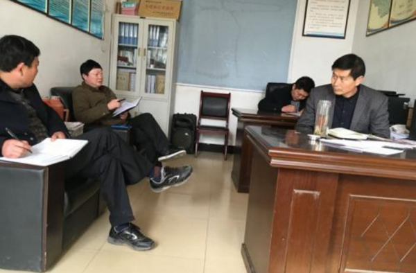 村主任掌掴村民 因医保问题起争执
