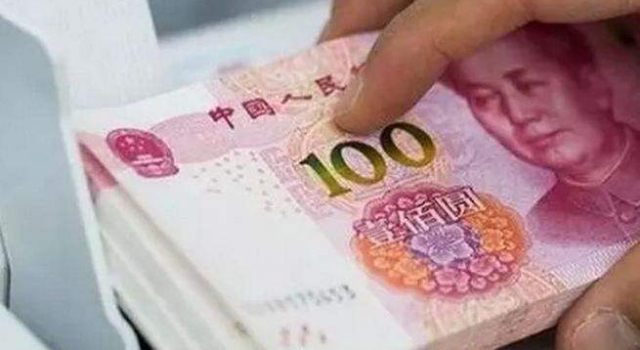 教授65岁第一次进银行 有一种家庭暴力叫“经济控制”