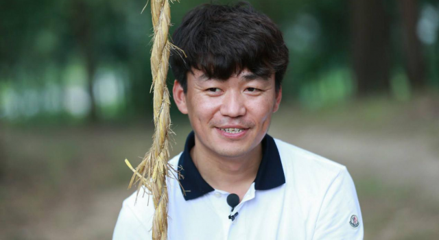 王宝强现身《一出好戏》路演，大秀厨艺拼热舞状态极佳