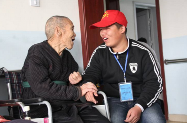 老兵收到了一份特殊礼物，感谢他们为我们做出的贡献。