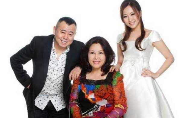 潘长江妻子称两人结婚37年从未吵过架，连女儿都羡慕