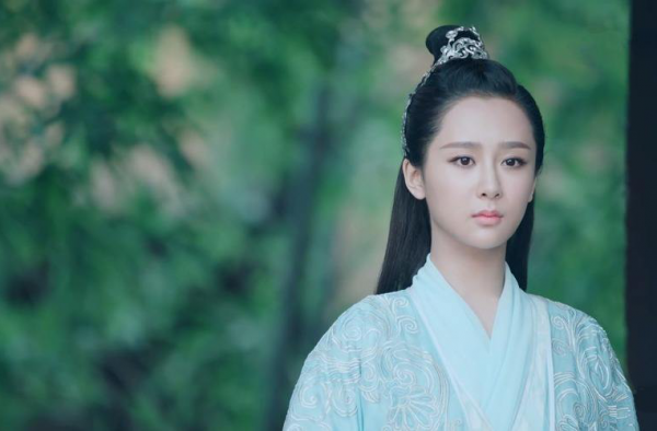 杨紫《欢乐颂》后再推力作 新作《蜜汁炖鱿鱼》已杀青