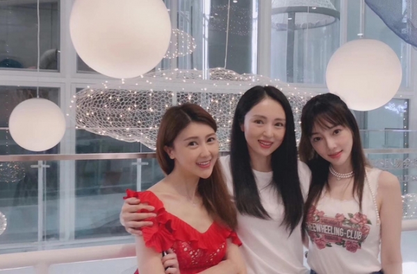 董璇李小璐甘薇聚会的照片曝光 三人之间还有这样的颜渊