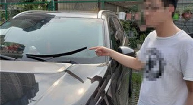 准大学生划伤豪车（图） 虽然违法,但实在是解气!