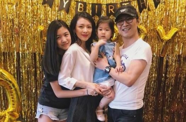 汪峰全家聚餐，欢声笑语满脸幸福，简直让人羡慕嫉妒恨
