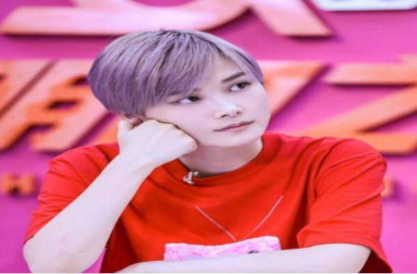李宇春险些被强吻  临危不乱淡定躲避