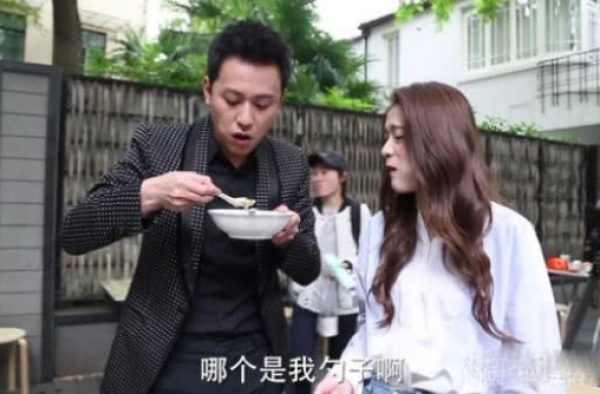 张雪迎被爆三角恋 知情人士爆料两个人互喂美食哦