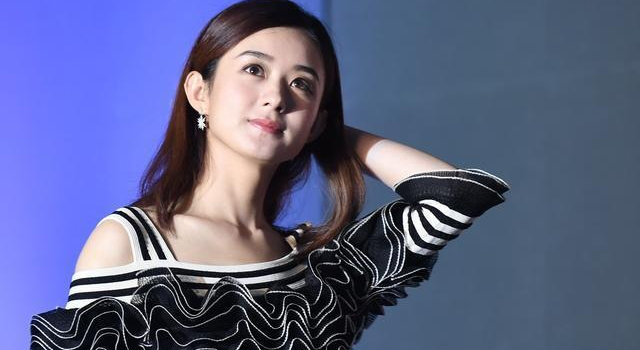 赵丽颖出现某活动 疑似怀孕看见身材谣言不攻自破