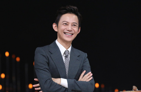 何炅粉丝破亿 发微博未来“亿”起走