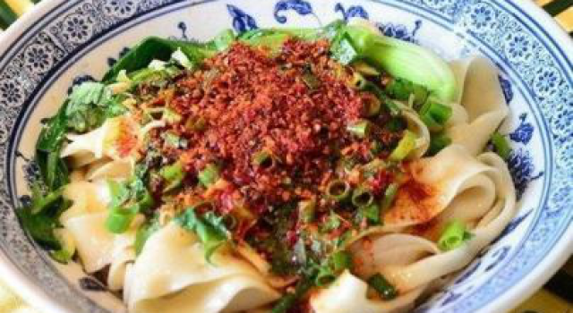 油泼面不让做陕西招牌菜要被毁，这到底是真是假?