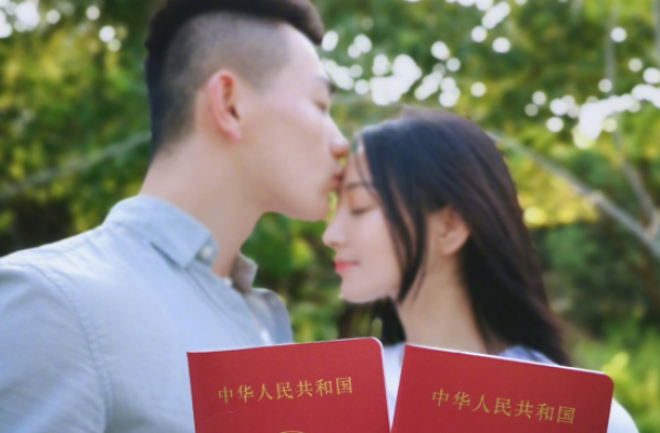 张馨予婚礼 为何让邓超孙俪抢了风头?