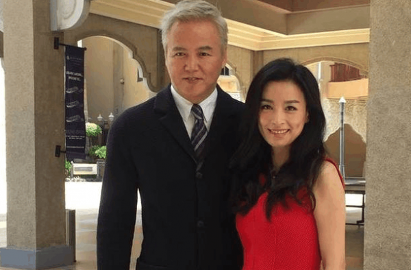 张庭老公林瑞阳公开场合和别女子亲密握手，被传出轨