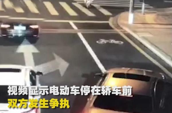 昆山街头砍人案 宝马司机持刀砍对方没拿稳被反杀